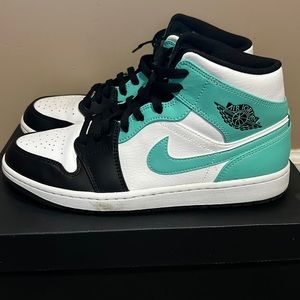 Jordan 1 Mid
Tropical Twist Igloo (mens)